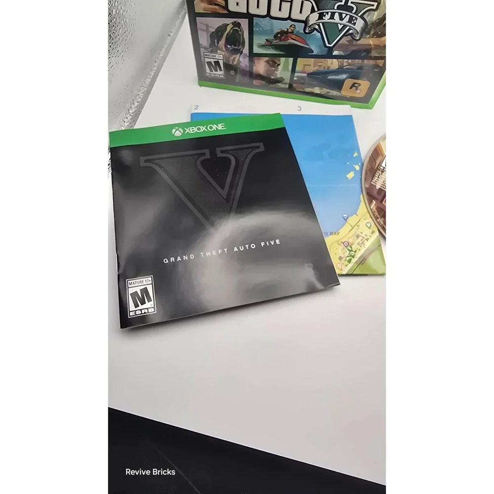 Grand Theft Auto V (Microsoft Xbox One, 2014) CIB Complete W/ Map Tested Working